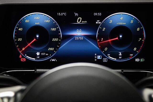 Mercedes-Benz GLA-KLASSE 180 AMG Line | PANORAMADAK | HALF LEDER | STOELVERWARMING | APPLE