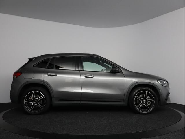 Mercedes-Benz GLA-KLASSE 250 e AMG Line | Panoramadak | Sfeerverlichting |