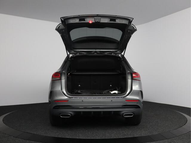 Mercedes-Benz GLA-KLASSE 250 e AMG Line | Panoramadak | Sfeerverlichting |