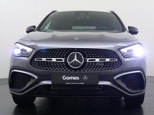 Mercedes-Benz GLA-KLASSE 250 e Business Solution AMG | Night Pakket | Winter Pakket | Trekhaak | Panoramadak | Dodehoekassistent | MULTIBEAM LED Koplampen | Stoelverwarming | Stuurverwarming | Sfeerverlichting | Apple CarPlay | Android Auto | Elektrische Achterklep | Elektrisch I