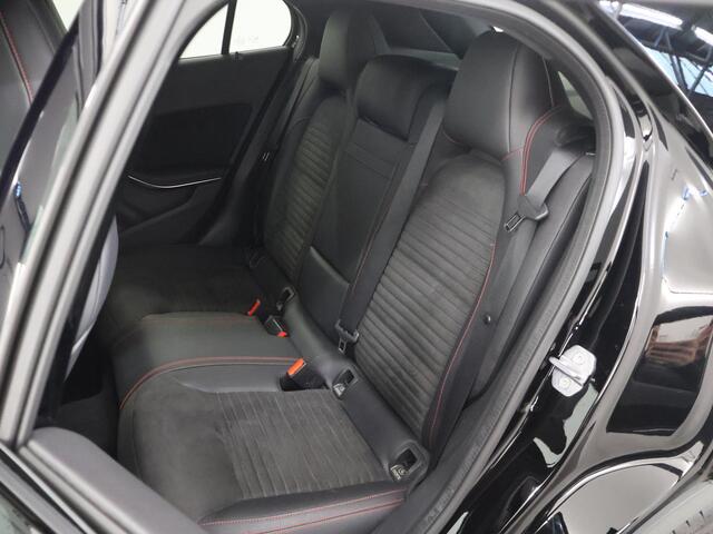 Mercedes-Benz GLA-KLASSE 180 Business Solution AMG Limited | Night | Stoelverwarming | Achteruitrijcamera | Keyless | 19" lichtmetalen velgen |