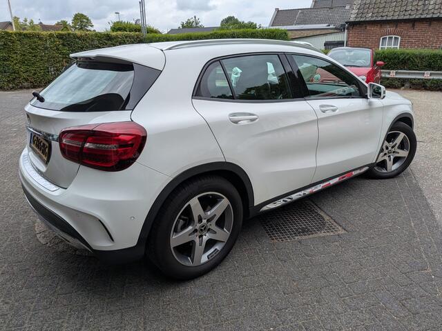 Mercedes-Benz GLA-KLASSE 180 Business Solution AMG nieuwstaat