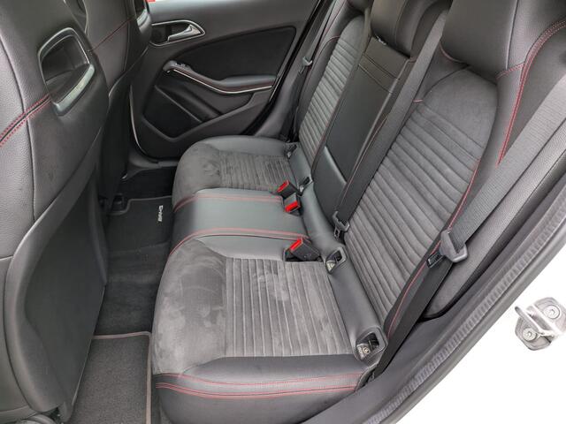 Mercedes-Benz GLA-KLASSE 180 Business Solution AMG nieuwstaat