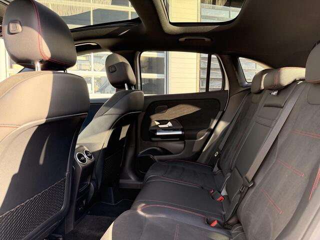 Mercedes-Benz GLA-KLASSE 200 Business Solution AMG | Premium Plus| Memory Seats| Panoramadak| Night pakket| Sfeerverlichting|Carplay