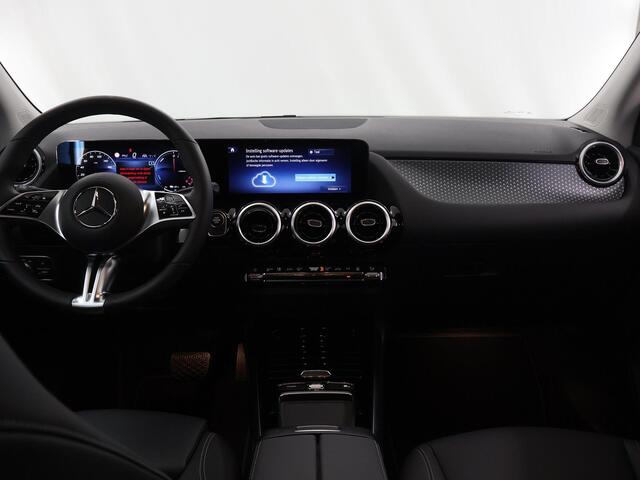 Mercedes-Benz GLA-KLASSE 250 e Luxury Line | Distronic | Elektrische achterklep | Night pakket | Winter pakket |