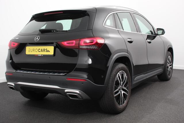 Mercedes-Benz GLA-KLASSE 200 163pk DCT Premium Plus | Navigatie | Parkeersensoren | Camera | Elektrische achterklep | Elektrisch Panorama dak | Cruise Control | Virtual Cockpit | Stoelverwarming | Sfeerverlichting | Climate Control