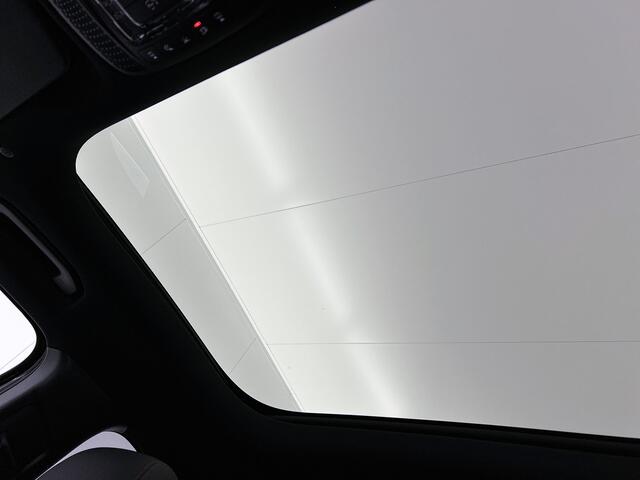 Mercedes-Benz GLA-KLASSE 250 e AMG Plug-In Hybride | Trekhaak | AMG Line | Panoramadak | Parkeerpakket met 360°-camera | Distronic | Stuur en Stoelverwarming. Inclusief 24 maanden MB Certified garantie voor Europa.