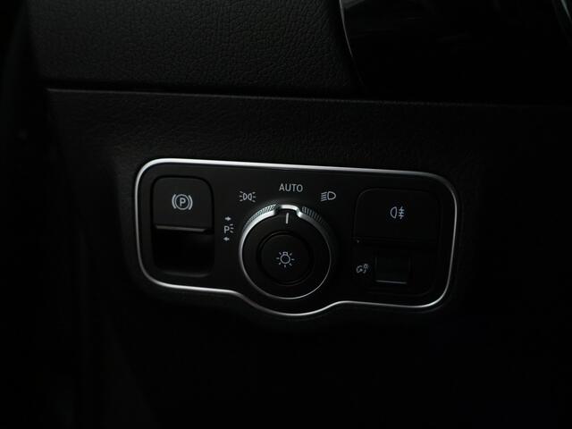 Mercedes-Benz GLA-KLASSE 250 e Star Edition AMG Line AMG | Achteruitrijcamera | Ledkoplampen | EASY-PACK achterklep | Distronic. Inclusief 24 maanden Mercedes-Benz Certified garantie voor Europa.