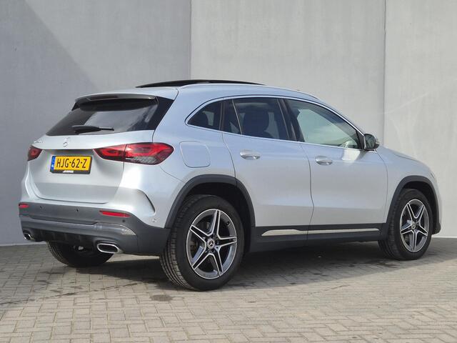 Mercedes-Benz GLA-KLASSE 250 e AMG Line Automaat / Dealer onderhouden / Glazen schuif- en kanteldak / Trekgewicht 1800 kg / Stoelverwarming / Achteruitrijcamera / Elektrische achterklep / Cruise control / Draadloze telefoon lader / Keyless Entry/Start /