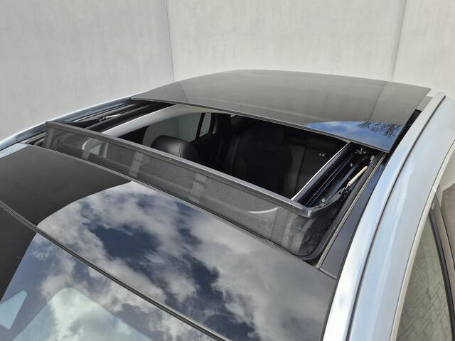 Mercedes-Benz GLA-KLASSE 250 e AMG Line Automaat / Dealer onderhouden / Glazen schuif- en kanteldak / Trekgewicht 1800 kg / Stoelverwarming / Achteruitrijcamera / Elektrische achterklep / Cruise control / Draadloze telefoon lader / Keyless Entry/Start /