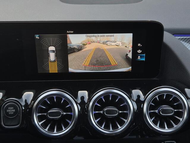 Mercedes-Benz GLA-KLASSE 250 e AMG Line Automaat / Dealer onderhouden / Glazen schuif- en kanteldak / Trekgewicht 1800 kg / Stoelverwarming / Achteruitrijcamera / Elektrische achterklep / Cruise control / Draadloze telefoon lader / Keyless Entry/Start /