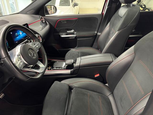 Mercedes-Benz GLA-KLASSE 250 e AMG Line Panorama Keyless Go Camera Led Sfeerverlichting