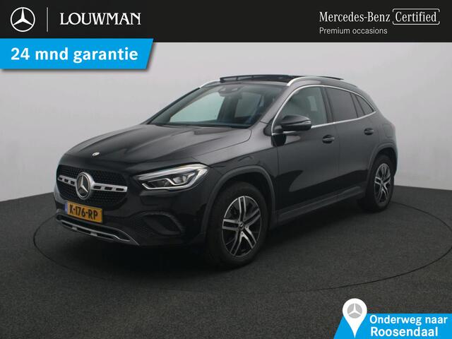 Mercedes-Benz GLA-KLASSE 200 Business Solution Luxury | Panoramadak | Sfeerverlichting | Alarm | Car Play | Augmented Reality | Inclusief 24 maanden Mercedes-Benz Certified garantie voor Europa.