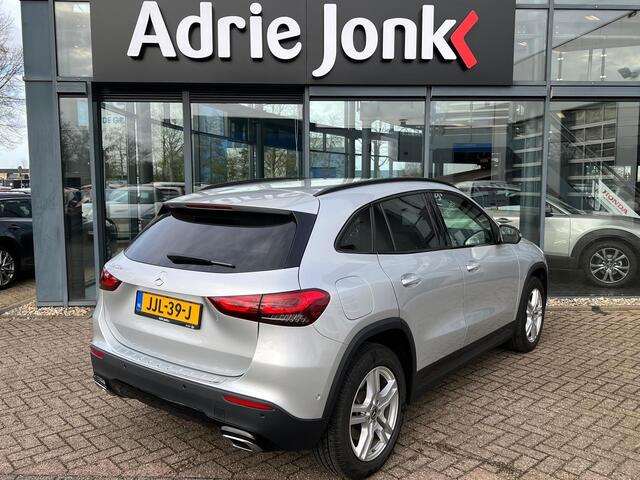 Mercedes-Benz GLA-KLASSE 250 e AMG Line AUTOMAAT | TREKHAAK | HYBRIDE | PARKEER ASSISTENT | 360gr CAMERA | WIDE SCREEN | CREME LEATHER PACK INTERIEUR | UNIEKE AUTO | LAGE KM STAND 53.801km |