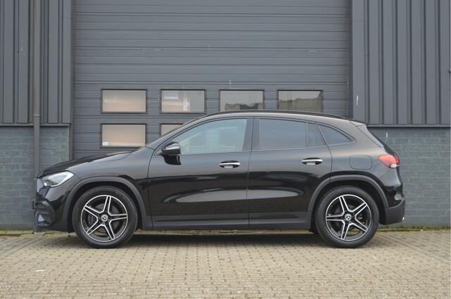 Mercedes-Benz GLA-KLASSE 200 Business Solution AMG | PANO | CAMERA | SFEERVERLICHTING |