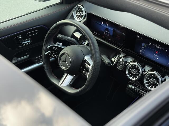 Mercedes-Benz GLA-KLASSE 180 Business Solution AMG PANO FABRIEKSGARANTIE