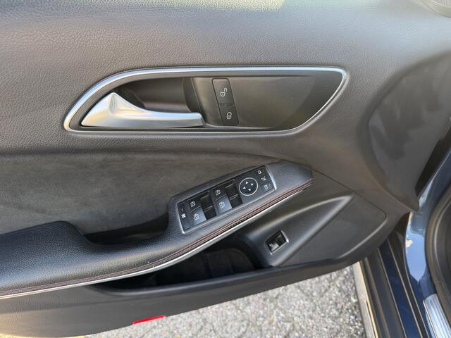 Mercedes-Benz GLA-KLASSE 180 Business Solution AMG Panorama/Alcantara/Clima/Camera/Stoelverw