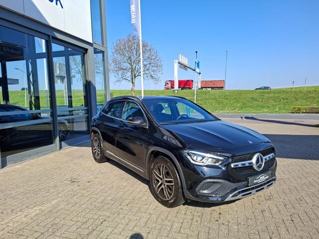 Mercedes-Benz GLA-KLASSE 200 LUXURY LINE AUTOMAAT NAVI LMV PDC-CAMERA