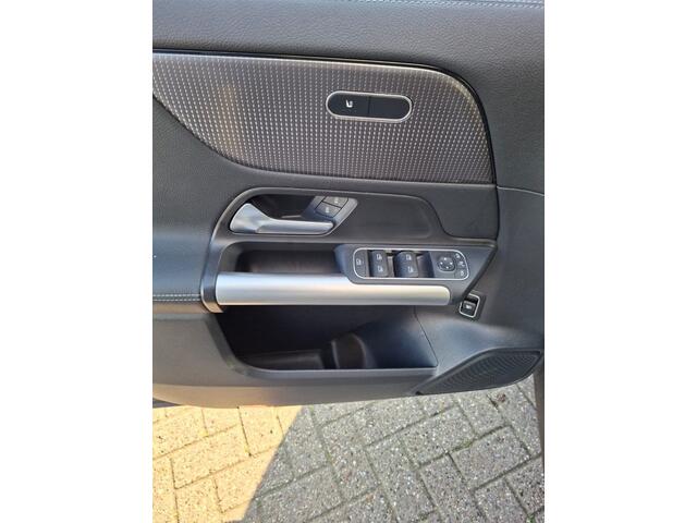 Mercedes-Benz GLA-KLASSE 200 LUXURY LINE AUTOMAAT NAVI LMV PDC-CAMERA