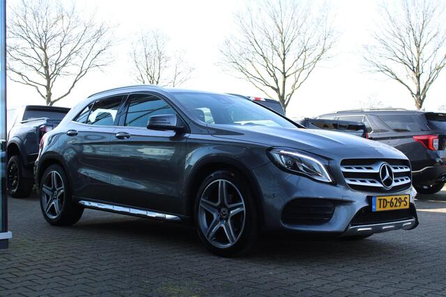 Mercedes-Benz GLA-KLASSE 180 Business | Afneembare Trekhaak | AMG Line Velgen | Stoelverwarming | Sportstoelen Alcantara | Camera |