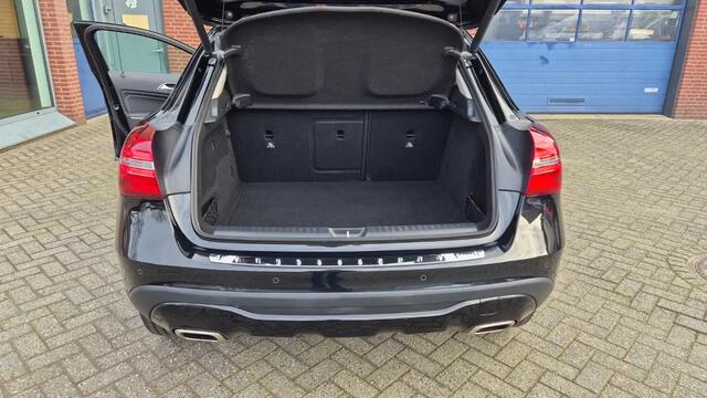 Mercedes-Benz GLA-KLASSE 180 AMG Night Edition PLus 175PK
