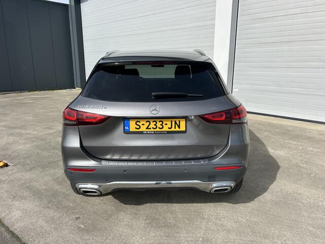 Mercedes-Benz GLA-KLASSE 250 e Style