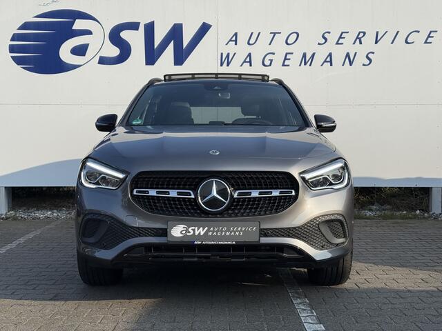 Mercedes-Benz GLA-KLASSE 200 Luxury Line | Trekhaak | Pano | Ambient Light | Camera | 18 inch