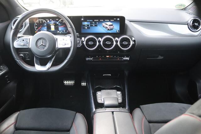 Mercedes-Benz GLA-KLASSE 200 AMG Line Trekhaak/Night-pack/Memory-stoel/360-Camera/Distronic-plus