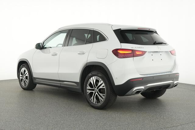 Mercedes-Benz GLA-KLASSE 250 e Plug-In Hybride MultiBeam Koplampen | Achteruitrijcamera | KeylessGo | Sfeerverlichting | Stoelverwarming voor. Inclusief 24 maanden MB Certified garantie voor Europa.