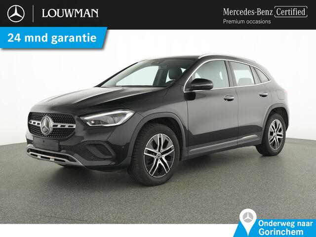 Mercedes-Benz GLA-KLASSE 250 e Plug-In Hybride Trekhaak | Panorama Schuif-Kanteldak | Memory Voorstoelen | Ledkoplampen | Stoelverwarming | KeylessGo | Sfeerverlichting. Inclusief 24 maanden MB Certified garantie voor Europa.