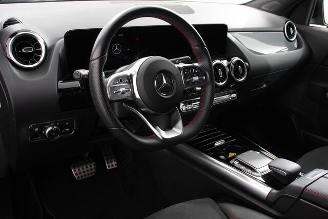 Mercedes-Benz GLA-KLASSE 200 AMG Line Automaat Nieuw model ! | Navigatie | Climate Control | Camera | Electrisch bedienbare achterklep | Dab | Led