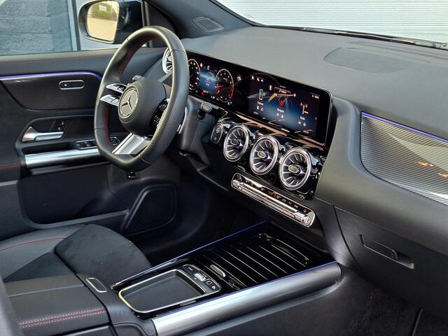 Mercedes-Benz GLA-KLASSE 180 Star Edition AMG Line | Panoramadak | Night pakket | Achteruitrijcamera | Sfeerverlichting | Stoelverwarming | Multibeam LED | Keyless-GO | Elektrische achterklep