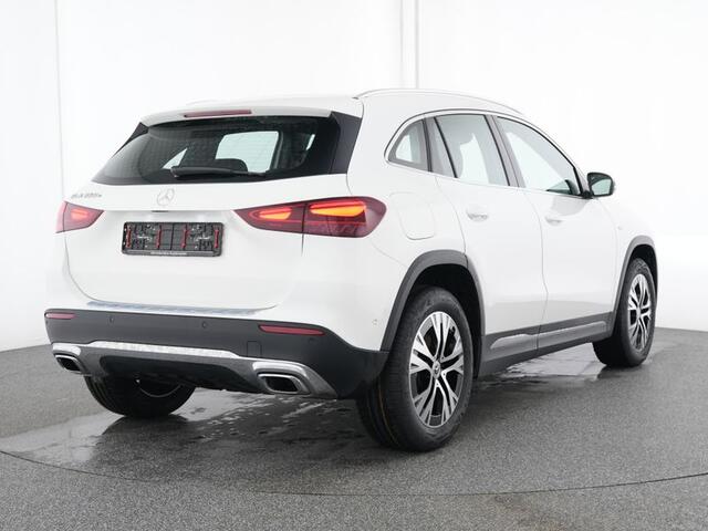Mercedes-Benz GLA-KLASSE 250 e Plug-In Hybride Ledkoplampen | Easy Pack Achterklep | Spiegelpakket | Licht- en zicht pakket. Inclusief 24 maanden MB Certified garantie voor Europa.