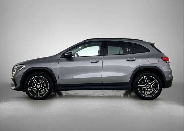 Mercedes-Benz GLA-KLASSE 250 e AMG Plug-In Hybride AMG Line | Night Pakket | Trekhaak | Sfeerverlichting | MultiBeam Ledkoplampen | Lederen bekleding. Inclusief 24 maanden MB Certified garantie voor Europa.