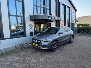 mercedes-benz-gla-klasse-e-eq-headu