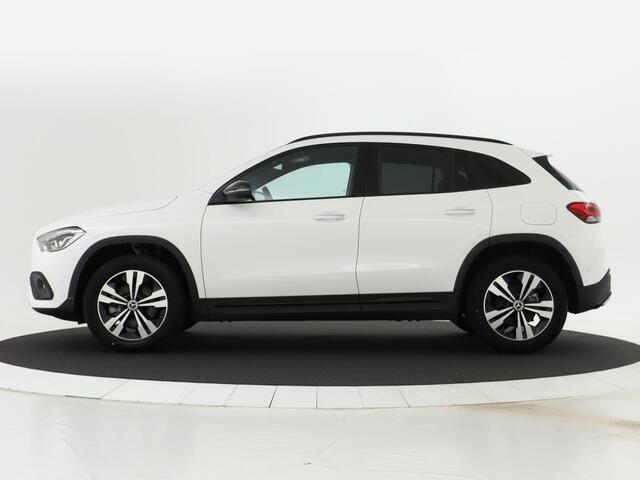 Mercedes-Benz GLA-KLASSE 200 Progressive Panoramadak | Night Pakket | sfeerverlichting Inclusief 24 maanden MB Certified garantie voor Europa.
