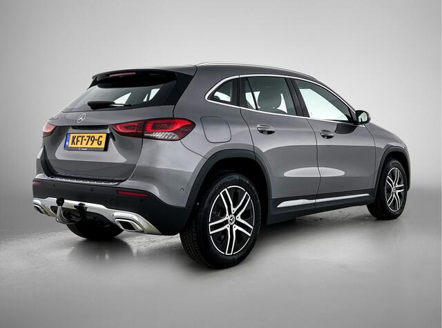 Mercedes-Benz GLA-KLASSE 250 e Luxury Line Plug-In Hybride Trekhaak | Achteruitrijcamera | Ledkoplampen | Parkeerpakket met achteruitrijcamera. Inclusief 24 maanden MB Certified garantie voor Europa.