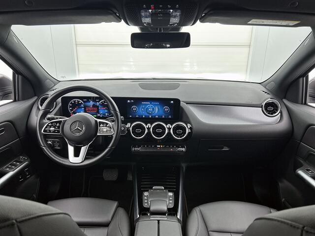 Mercedes-Benz GLA-KLASSE 250 e Luxury Line Plug-In Hybride Trekhaak | Achteruitrijcamera | Ledkoplampen | Parkeerpakket met achteruitrijcamera. Inclusief 24 maanden MB Certified garantie voor Europa.