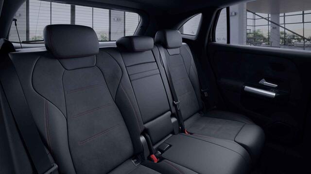 Mercedes-Benz GLA-KLASSE 180 Business Solution AMG | Night | Trekhaak | Panoramadak | Memory | Multibeam |
