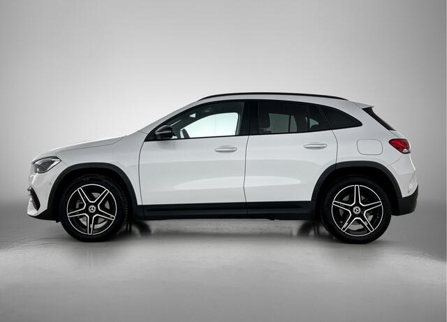 Mercedes-Benz GLA-KLASSE 250 e AMG Plug-In Hybride AMG Line | Night Pakket | Ledkoplampen | Parkeerpakket met 360°-camera | Distronic | Memory voorstoelen. Inclusief 24 maanden MB Certified garantie voor Europa.