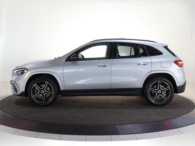 Mercedes-Benz GLA-KLASSE 250e Business Solution AMG | Night | Trekhaak | Panoramaschuifdak | 360 Camera | Dodehoekassistent | Sfeerverlichting |