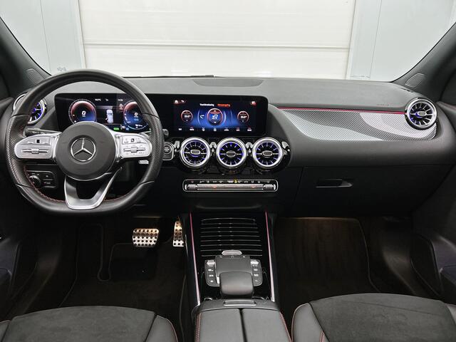Mercedes-Benz GLA-KLASSE 250e AMG Line | Panorama schuifdak | Dodehoek assistent | Electr. stoelen met memory | Parkeerpakket met achtercamera | Spiegelpakket | Inclusief 24 maanden Mercedes-Benz Certified garantie voor Europa.
