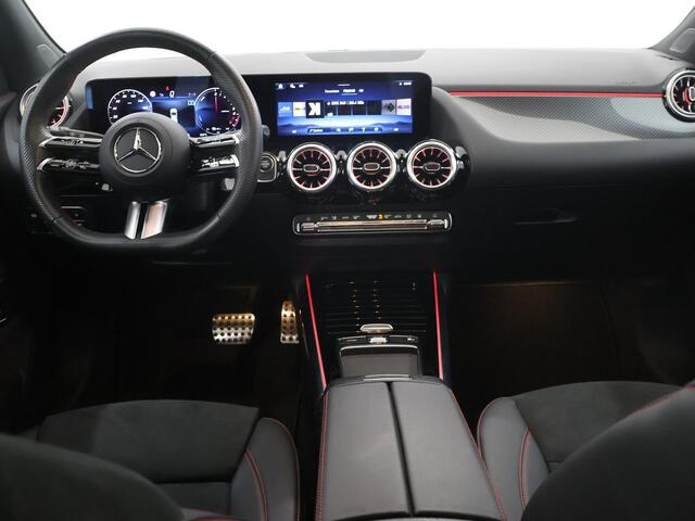 Mercedes-Benz GLA-KLASSE 250 e Star Edition AMG Line | Panoramadak | Stoelverwarming | Widescreen | Achteruitrijcamera |