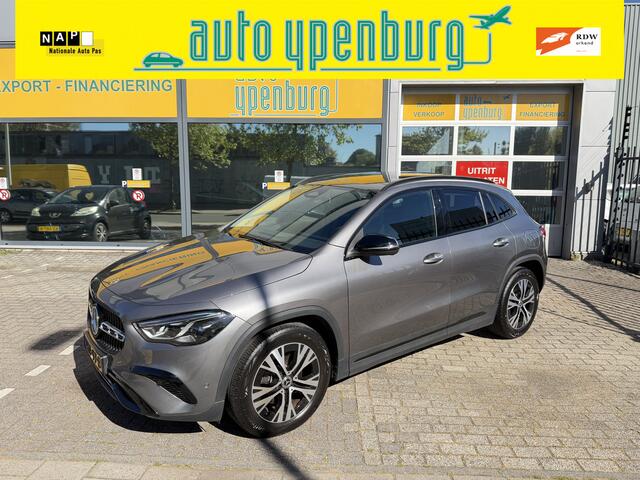 Mercedes-Benz GLA-KLASSE 200 Luxery Line * Panoramadak * Sfeerverlichting * Multibeam Led * Leder / Stof *