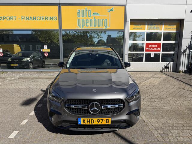 Mercedes-Benz GLA-KLASSE 200 Luxery Line * Panoramadak * Sfeerverlichting * Multibeam Led * Leder / Stof *