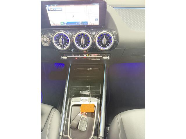 Mercedes-Benz GLA-KLASSE 200 Luxery Line * Panoramadak * Sfeerverlichting * Multibeam Led * Leder / Stof *