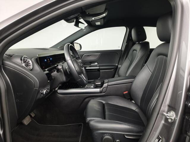 Mercedes-Benz GLA-KLASSE 180 Business Solution | navigatiesysteem full map | lederen bekleding | electronic climate control | achteruitrijcamera | Cruise control | LED verlichting | stoelverwarming |