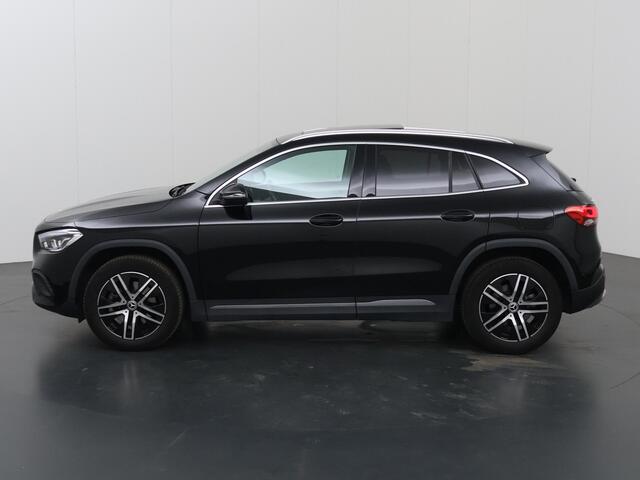 Mercedes-Benz GLA-KLASSE 250 e Luxury Line | Panoramadak | Distronic | Dodehoekassistent | Achteruitrijcamera |