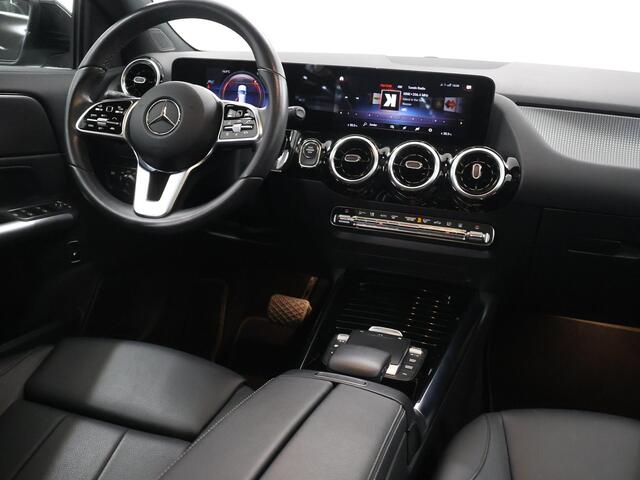 Mercedes-Benz GLA-KLASSE 250 e Luxury Line | Panoramadak | Distronic | Dodehoekassistent | Achteruitrijcamera |