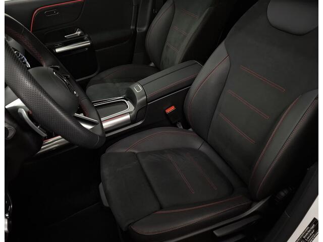 Mercedes-Benz GLA-KLASSE 250 e AMG Line Black Optiek / Sfeerverlichting / Stoelverwarming / Camera